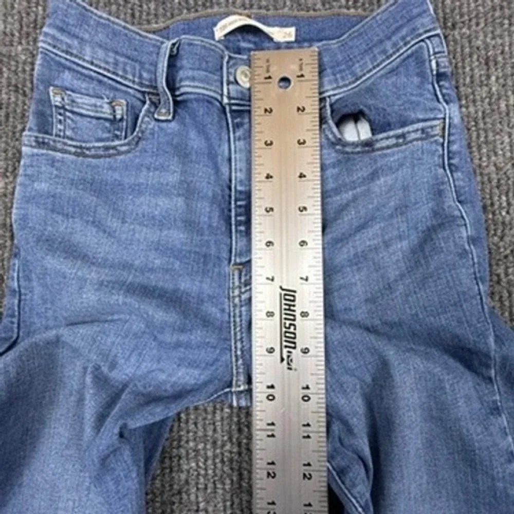 Levis 720 High Rise Super Skinny Distressed Blue Jeans Womens 26x32 52797-0396